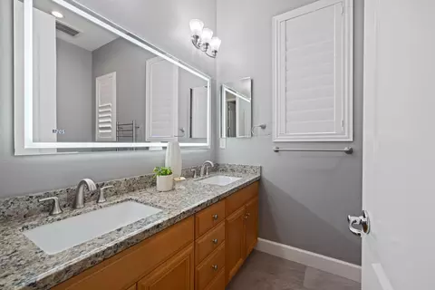 Bath - 1211 Como Dr, Manteca, CA 95337 photo 1 of 7