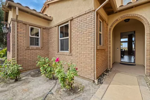 Exterior - 1211 Como Dr, Manteca, CA 95337 photo 6 of 14