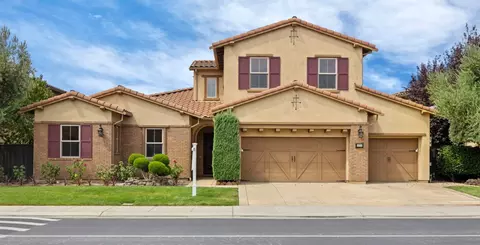 Exterior - 1211 Como Dr, Manteca, CA 95337 photo 4 of 14