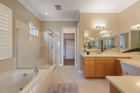 Bath - 1211 Como Dr, Manteca, CA 95337 photo 4 of 7