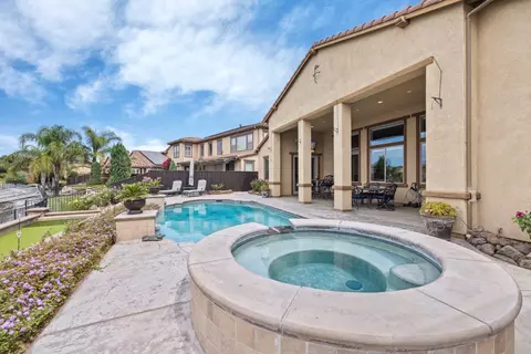 Exterior - 1211 Como Dr, Manteca, CA 95337 photo 7 of 14
