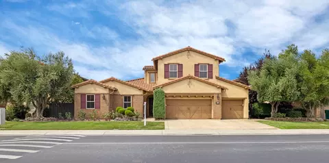 Exterior - 1211 Como Dr, Manteca, CA 95337 photo 3 of 14