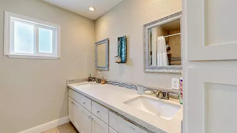 Bath - 1729 Ohio Ave, Modesto, CA 95358 photo 4 of 7