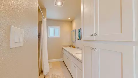 Bath - 1729 Ohio Ave, Modesto, CA 95358 photo 3 of 7