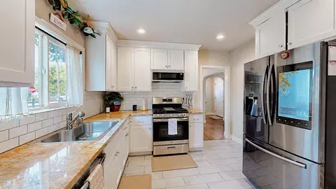 Kitchen - 1729 Ohio Ave, Modesto, CA 95358 photo 4 of 4