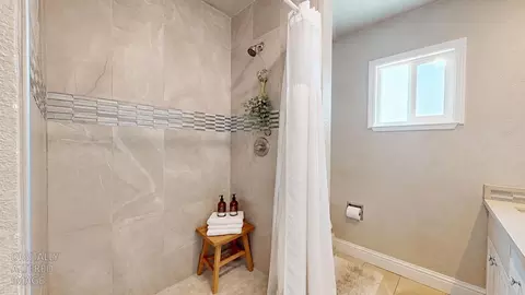 Bath - 1729 Ohio Ave, Modesto, CA 95358 photo 5 of 7
