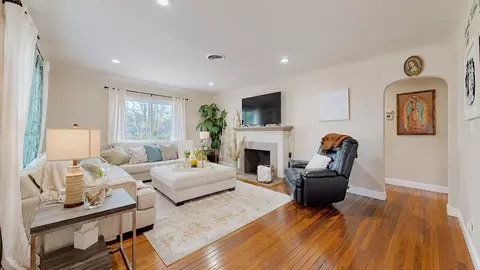 Living - 1729 Ohio Ave, Modesto, CA 95358 photo 1 of 4