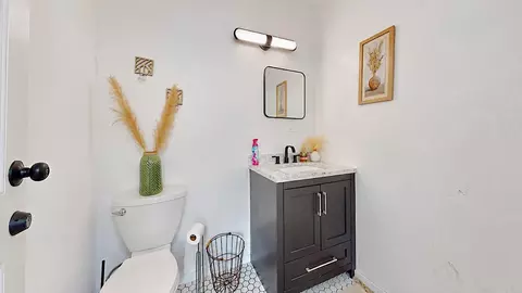 Bath - 1729 Ohio Ave, Modesto, CA 95358 photo 6 of 7