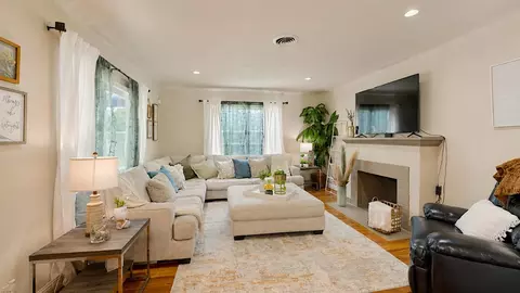 Living - 1729 Ohio Ave, Modesto, CA 95358 photo 2 of 4