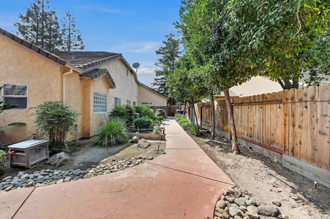 Exterior - 1755 E Tuolumne Rd, Turlock, CA 95382 photo 9 of 17