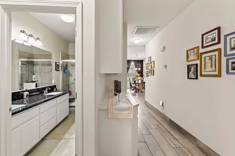 Entry Way - 1755 E Tuolumne Rd, Turlock, CA 95382 photo 3 of 3