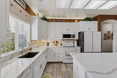 Kitchen - 1755 E Tuolumne Rd, Turlock, CA 95382 photo 3 of 3