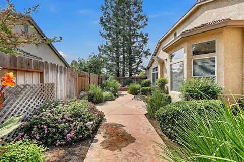 Exterior - 1755 E Tuolumne Rd, Turlock, CA 95382 photo 12 of 17