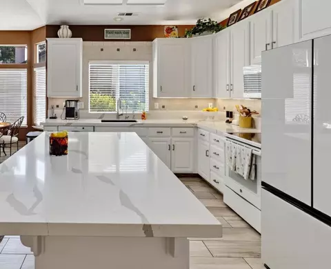 Kitchen - 1755 E Tuolumne Rd, Turlock, CA 95382 photo 2 of 3