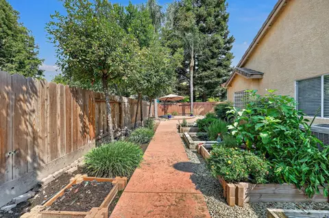Exterior - 1755 E Tuolumne Rd, Turlock, CA 95382 photo 10 of 17