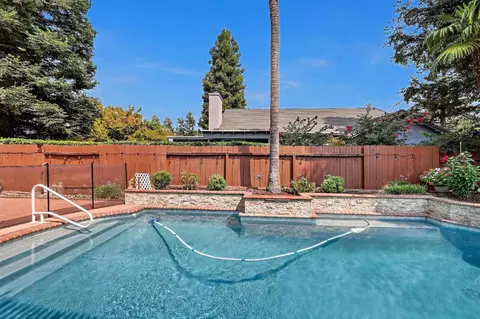 Exterior - 1755 E Tuolumne Rd, Turlock, CA 95382 photo 5 of 17