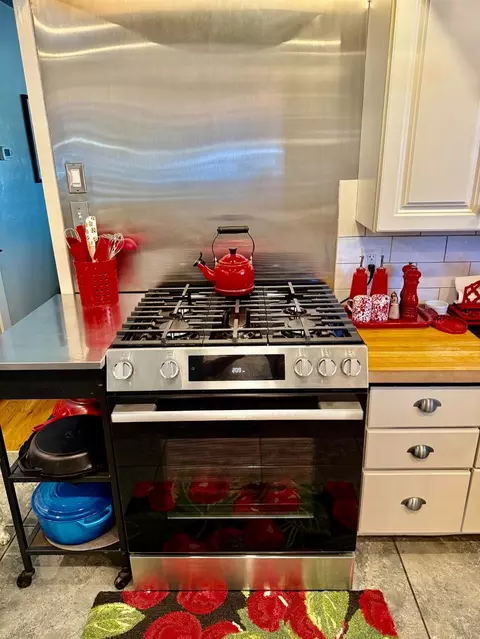 Kitchen - 835 Edward, Turlock, CA 95380 photo 3 of 5