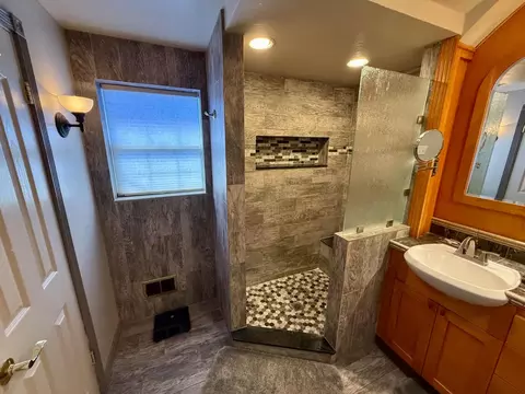 Bath - 835 Edward, Turlock, CA 95380 photo 5 of 6