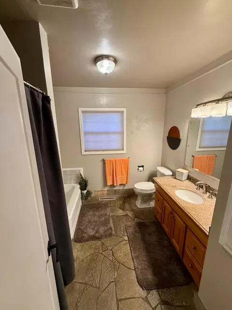 Bath - 835 Edward, Turlock, CA 95380 photo 1 of 6