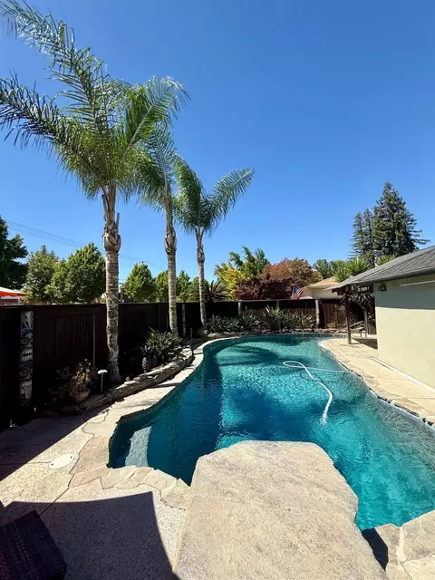 Exterior - 835 Edward, Turlock, CA 95380 photo 9 of 13
