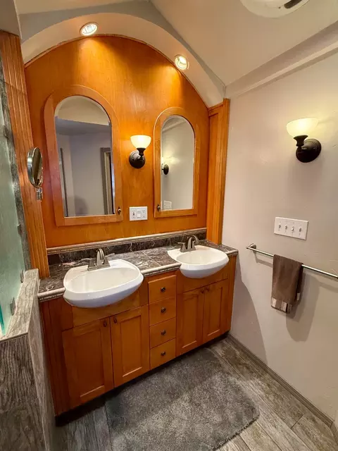 Bath - 835 Edward, Turlock, CA 95380 photo 2 of 6