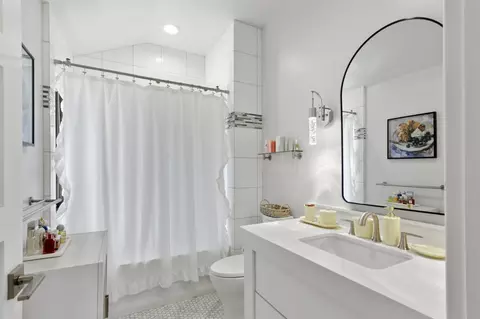 Bath - 6516 Landis Ave, Carmichael, CA 95608 photo 9 of 13