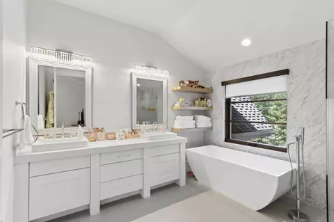 Bath - 6516 Landis Ave, Carmichael, CA 95608 photo 10 of 13