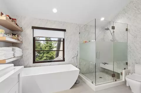 Bath - 6516 Landis Ave, Carmichael, CA 95608 photo 11 of 13