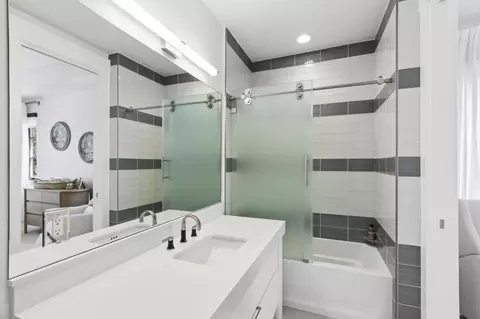 Bath - 6516 Landis Ave, Carmichael, CA 95608 photo 8 of 13