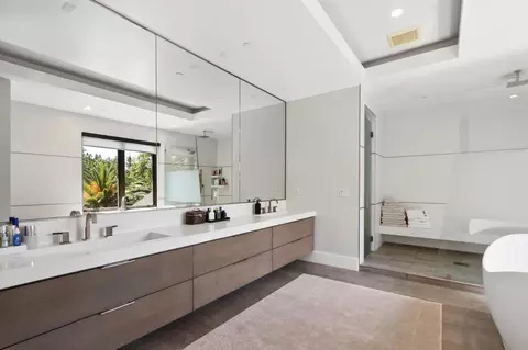 Bath - 6516 Landis Ave, Carmichael, CA 95608 photo 3 of 13