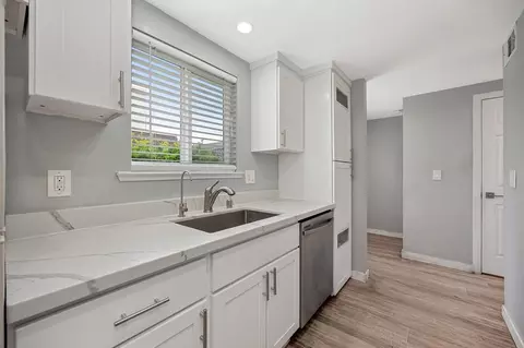 5686 Hillsdale Blvd, Sacramento, CA 95842