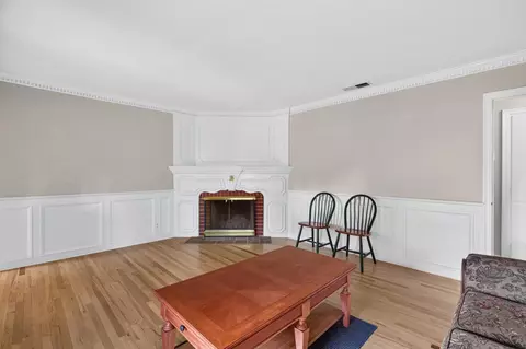 Living - 729 Howard St, Lodi, CA 95242 photo 2 of 10