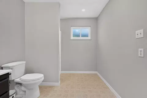 Bath - 729 Howard St, Lodi, CA 95242 photo 8 of 8