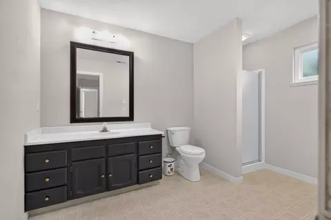 Bath - 729 Howard St, Lodi, CA 95242 photo 6 of 8