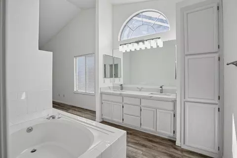 Bath - 5522 Sunfield Way, Salida, CA 95368 photo 1 of 2