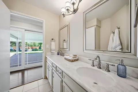 Bath - 2653 E North Bear Creek Dr, Merced, CA 95340 photo 4 of 9