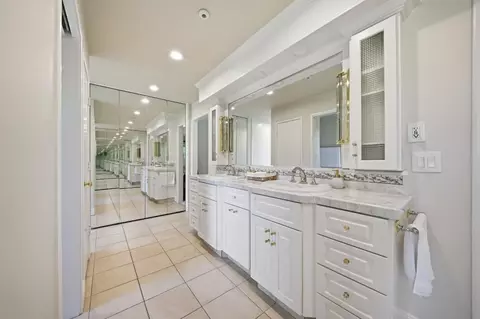 Bath - 2653 E North Bear Creek Dr, Merced, CA 95340 photo 5 of 9