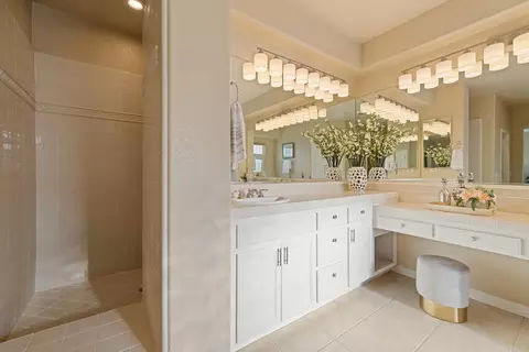 Bath - 5631 Tufts, Davis, CA 95618 photo 3 of 5