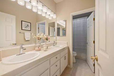Bath - 5631 Tufts, Davis, CA 95618 photo 4 of 5