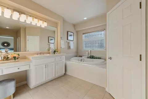 Bath - 5631 Tufts, Davis, CA 95618 photo 2 of 5