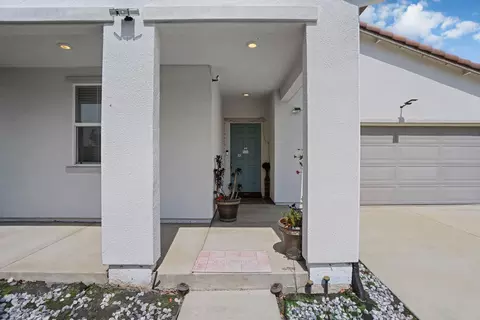 Exterior - 865 Tern Dr, Lathrop, CA 95330 photo 3 of 5