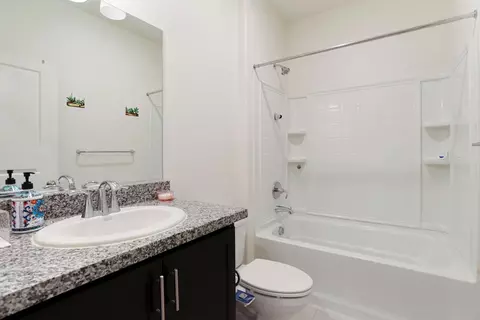 Bath - 865 Tern Dr, Lathrop, CA 95330 photo 1 of 3