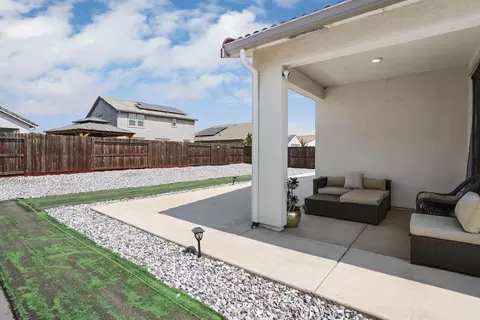 Exterior - 865 Tern Dr, Lathrop, CA 95330 photo 4 of 5