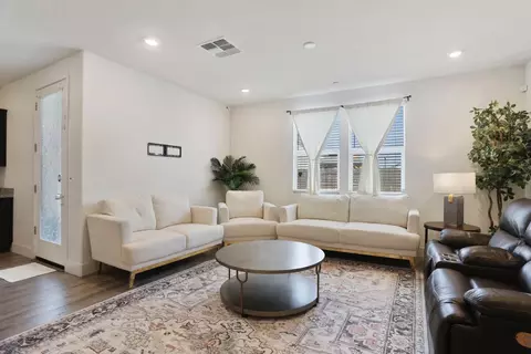 Living - 865 Tern Dr, Lathrop, CA 95330 photo 1 of 1