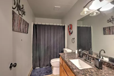 Bath - 1936 Ursini Ln, Modesto, CA 95355 photo 1 of 5