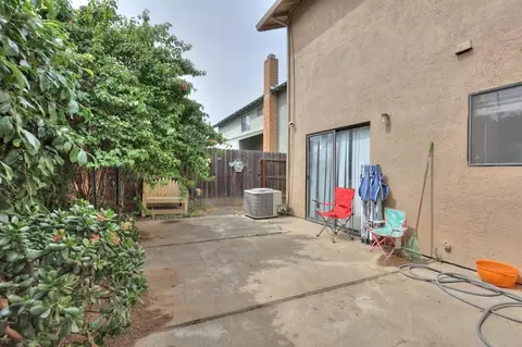 Exterior - 1936 Ursini Ln, Modesto, CA 95355 photo 6 of 7