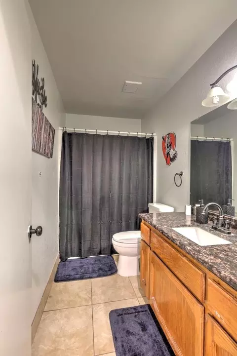 Bath - 1936 Ursini Ln, Modesto, CA 95355 photo 2 of 5