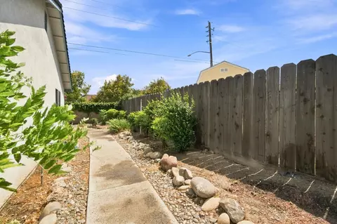 Exterior - 2100 Northridge Dr, Modesto, CA 95350 photo 7 of 11