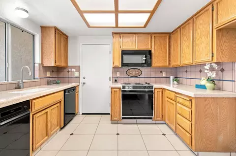 Kitchen - 2100 Northridge Dr, Modesto, CA 95350 photo 4 of 5