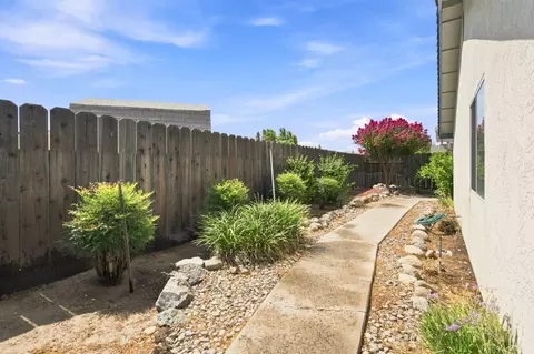 Exterior - 2100 Northridge Dr, Modesto, CA 95350 photo 10 of 11